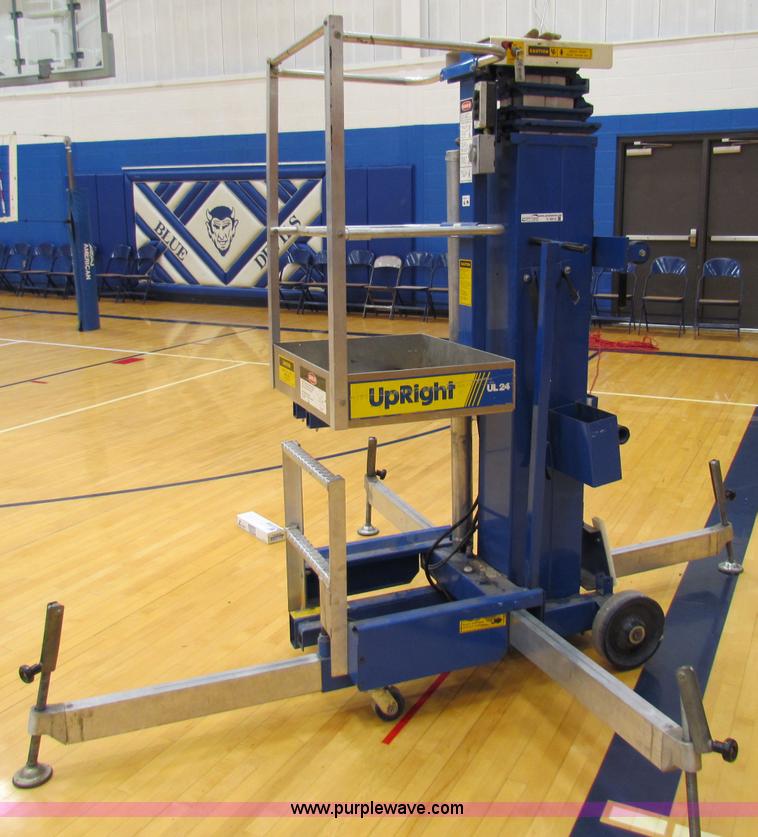 image for item V9312 Upright man lift