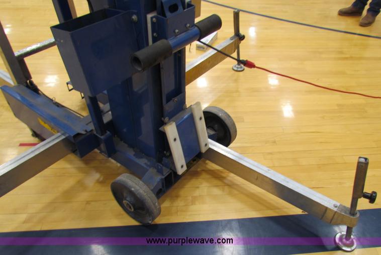 image for item V9312 Upright man lift