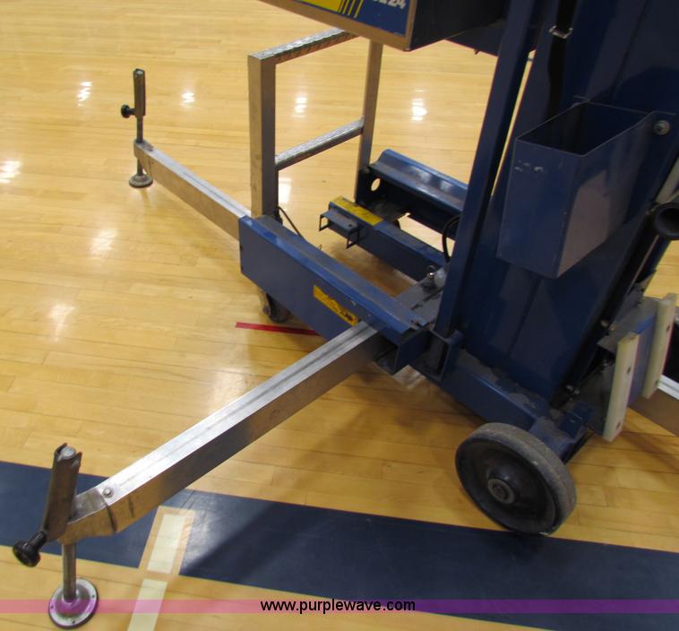 image for item V9312 Upright man lift