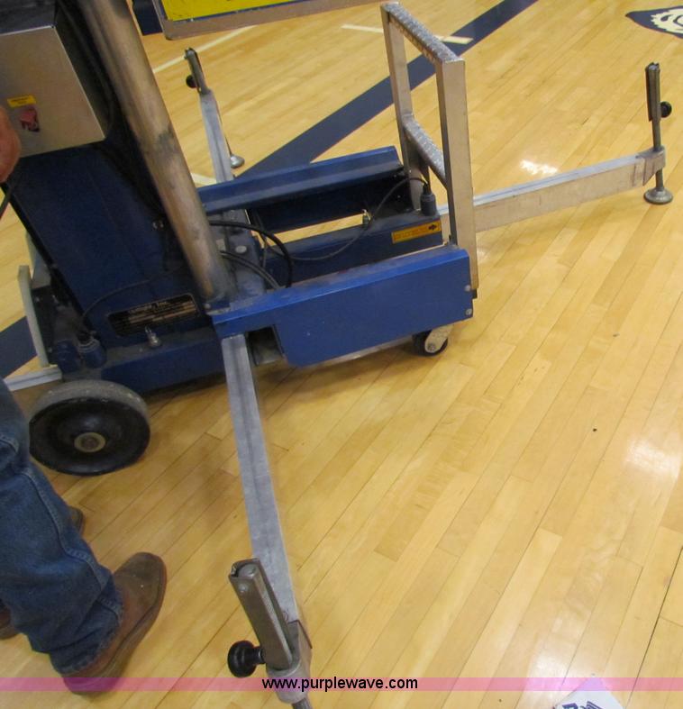 image for item V9312 Upright man lift