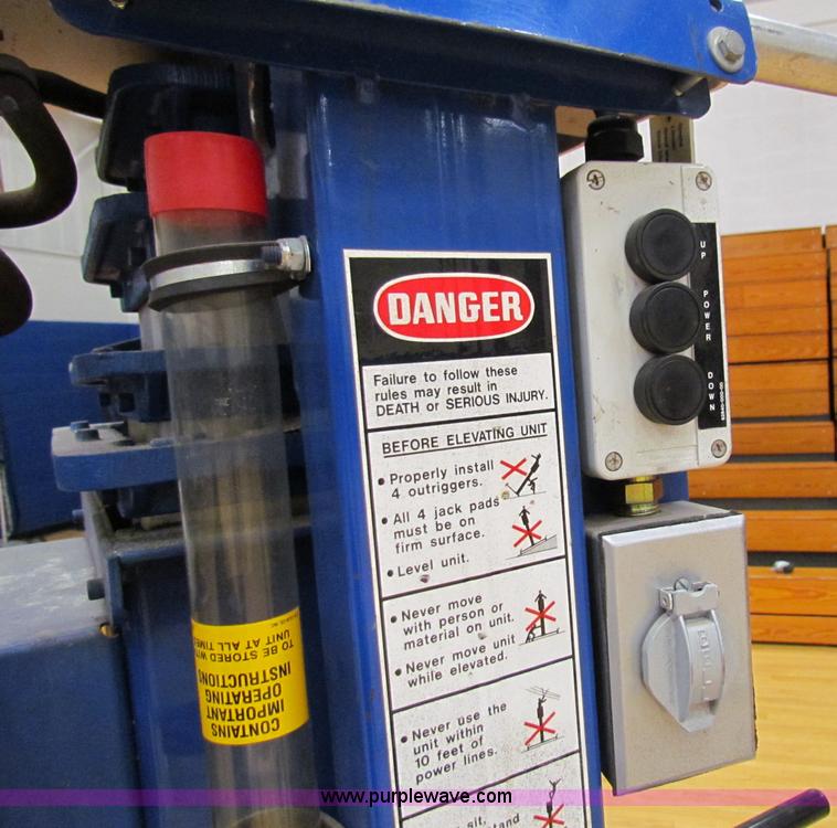 image for item V9312 Upright man lift