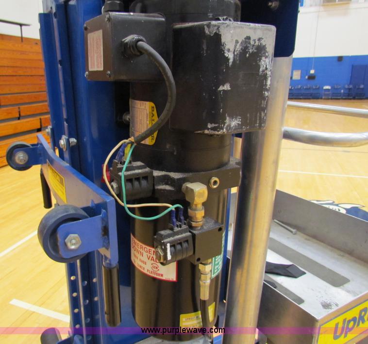 image for item V9312 Upright man lift