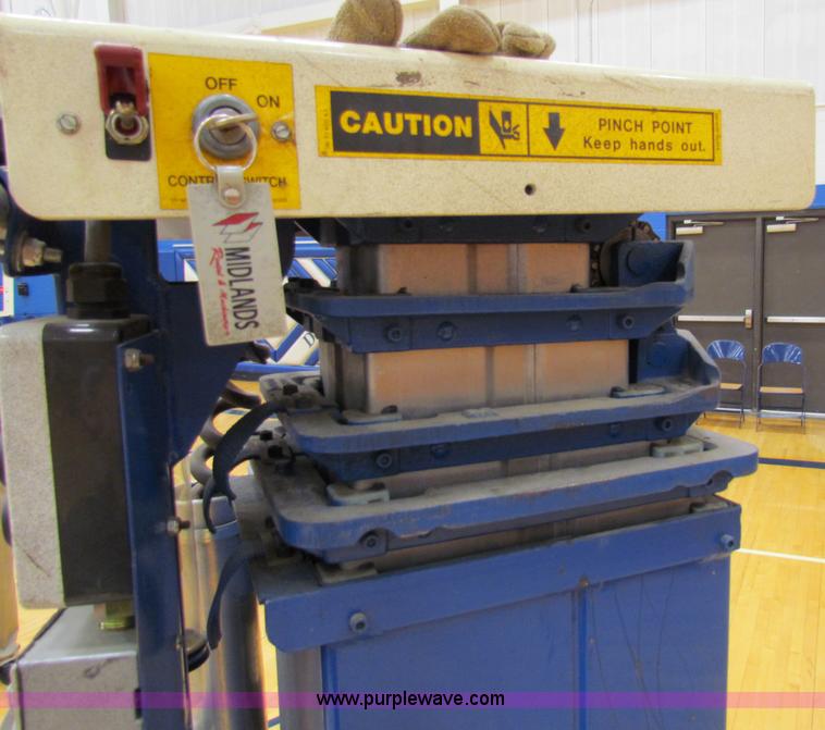 image for item V9312 Upright man lift