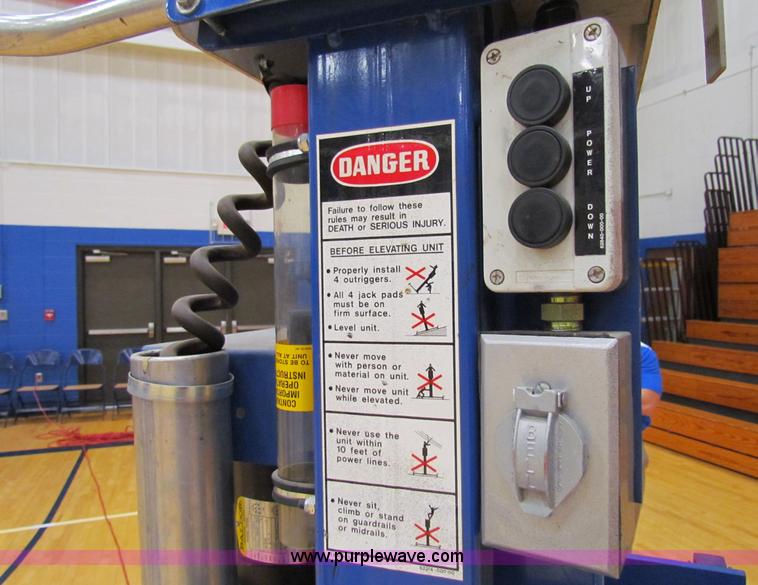 image for item V9312 Upright man lift