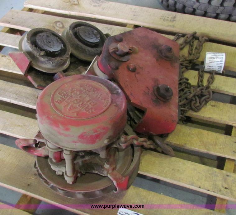 image for item V9336 Yale spur geared block chain hoist