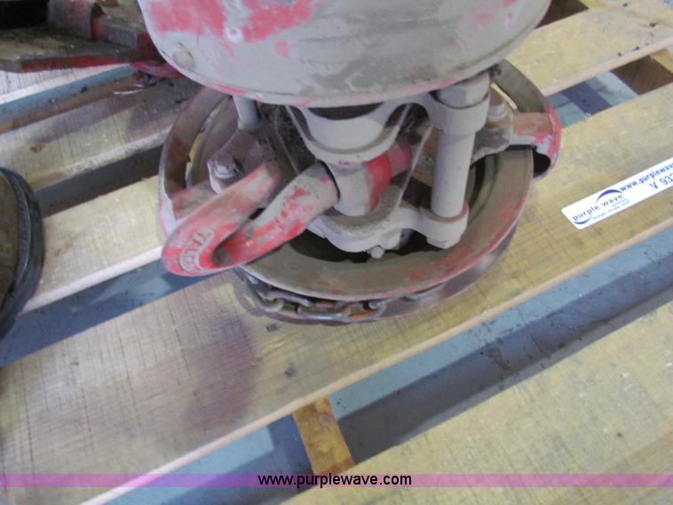 image for item V9336 Yale spur geared block chain hoist