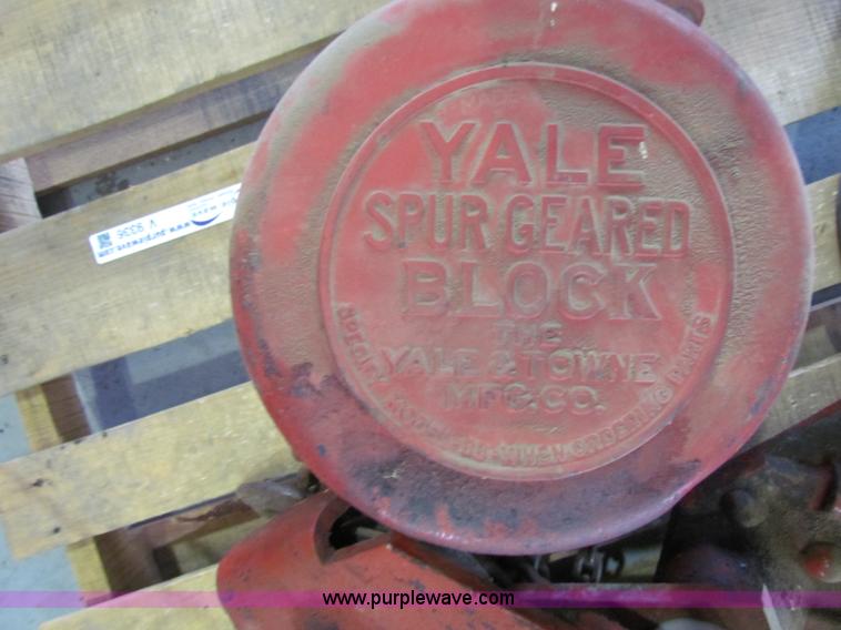 image for item V9336 Yale spur geared block chain hoist
