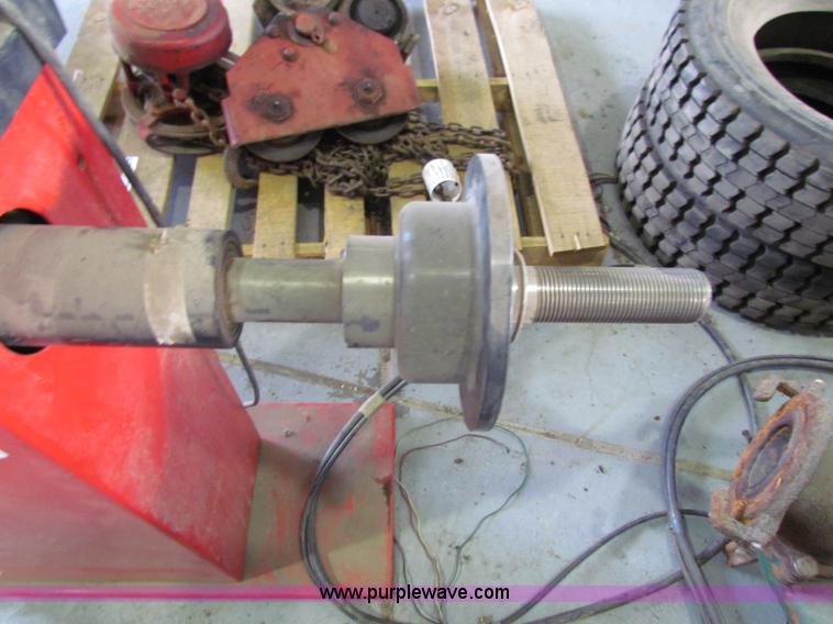 image for item V9337 The Performance Equipment tire machine