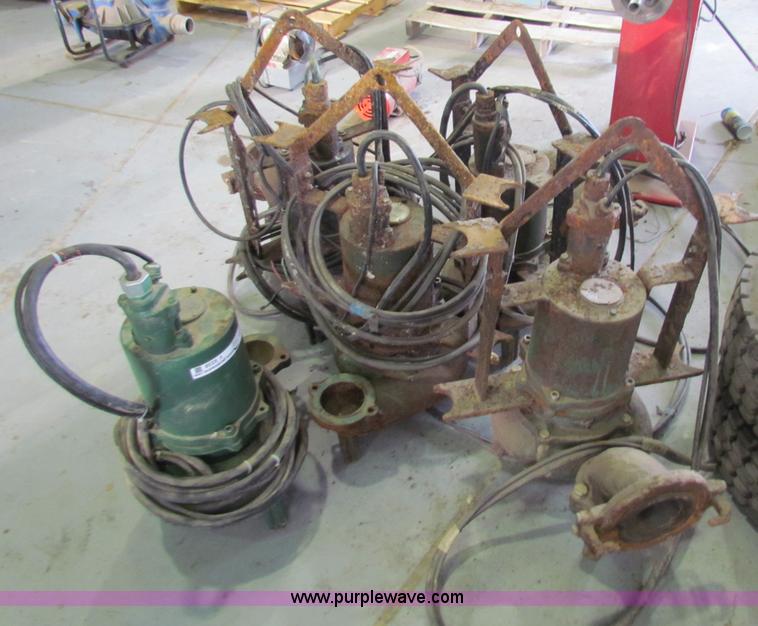 image for item V9338 (5) sewage lift pumps