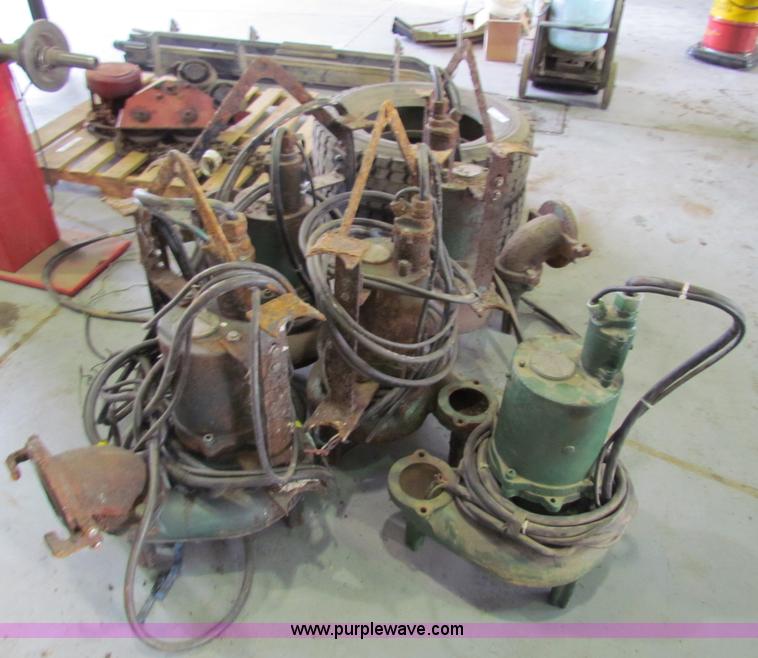 image for item V9338 (5) sewage lift pumps