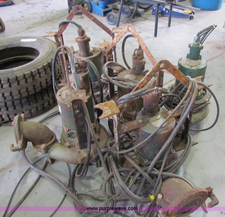image for item V9338 (5) sewage lift pumps