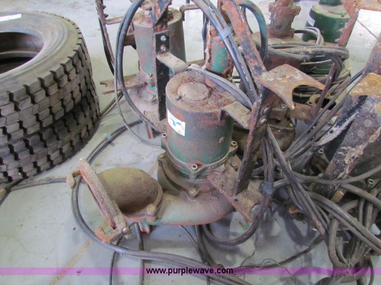 image for item V9338 (5) sewage lift pumps