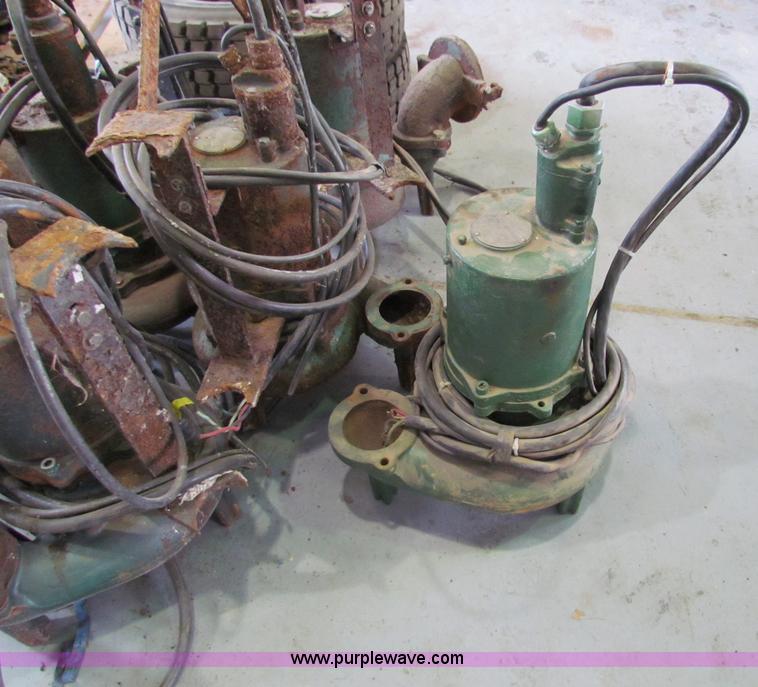 image for item V9338 (5) sewage lift pumps