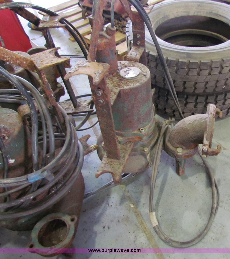 image for item V9338 (5) sewage lift pumps