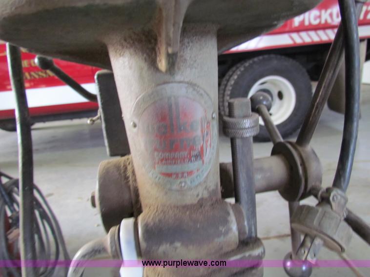 image for item V9347 Walker Turner drill press