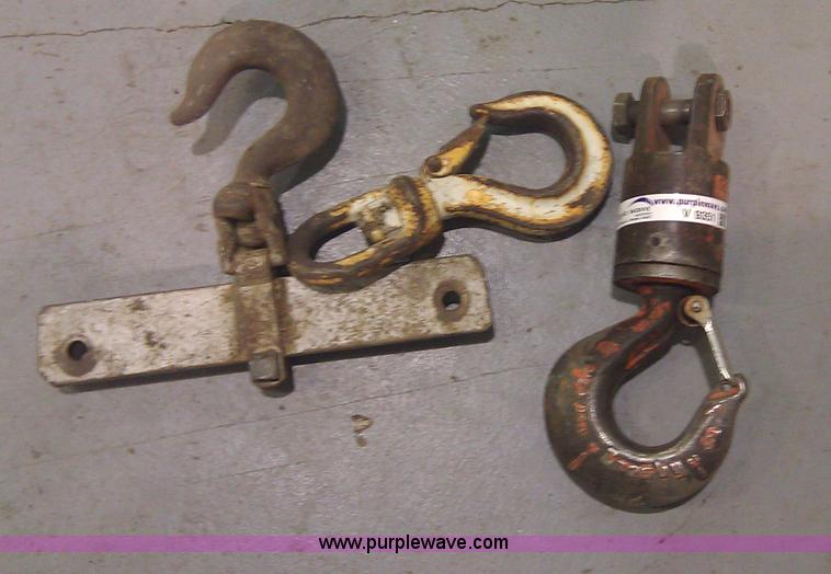 image for item V9351 (3) assorted steel hooks
