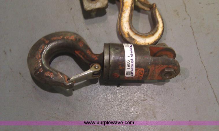 image for item V9351 (3) assorted steel hooks