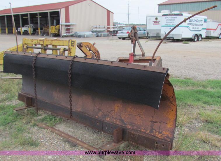 image for item V9354 2000 Coates 10' snow plow