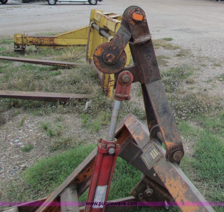 image for item V9354 2000 Coates 10' snow plow