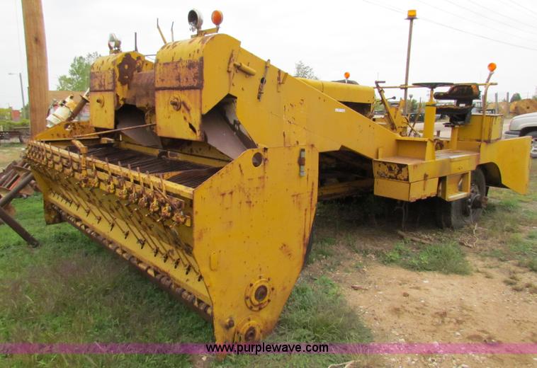 image for item V9356 1994 Etnye 12" chip spreader