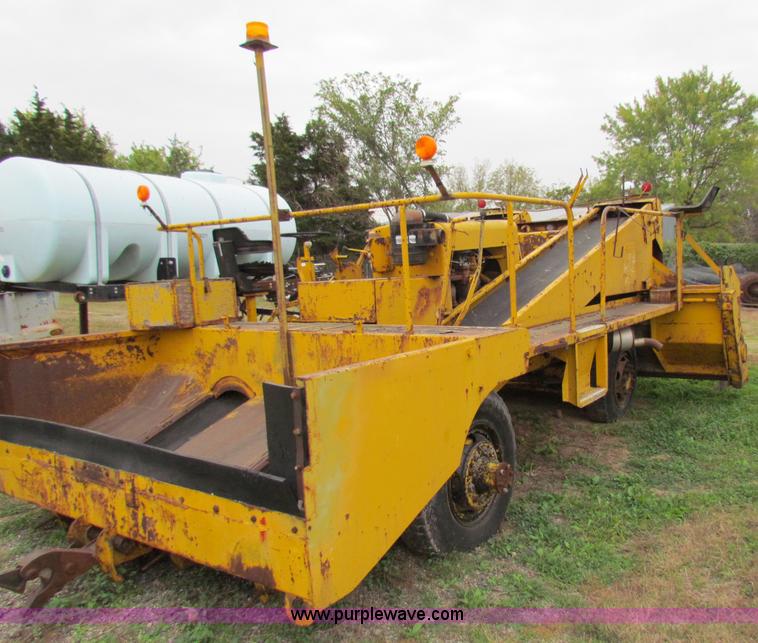 image for item V9356 1994 Etnye 12" chip spreader