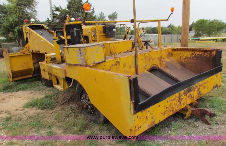 image for item V9356 1994 Etnye 12" chip spreader