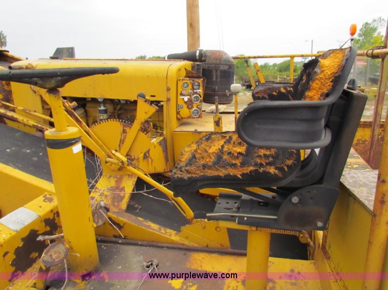 image for item V9356 1994 Etnye 12" chip spreader