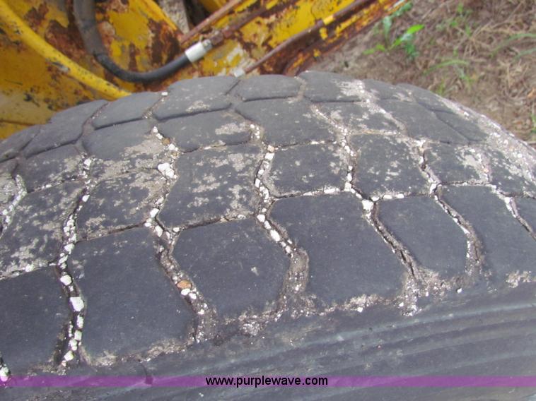 image for item V9356 1994 Etnye 12" chip spreader