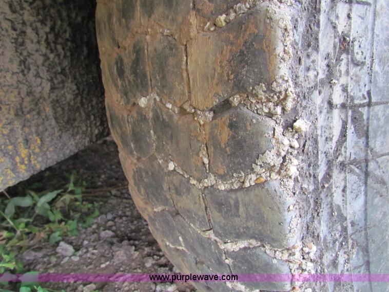 image for item V9356 1994 Etnye 12" chip spreader