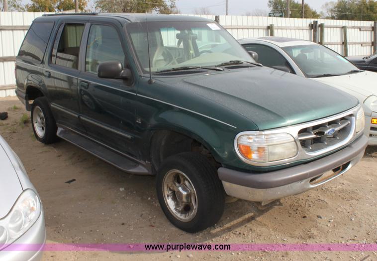 image for item E4261 1997 Ford Explorer SUV