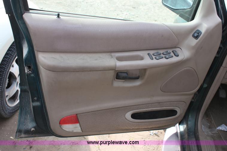 image for item E4261 1997 Ford Explorer SUV
