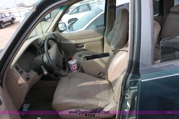 image for item E4261 1997 Ford Explorer SUV