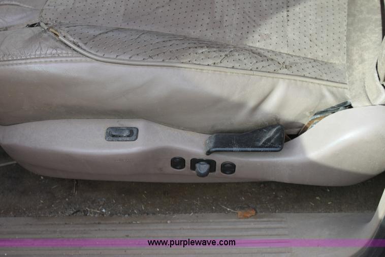 image for item E4261 1997 Ford Explorer SUV