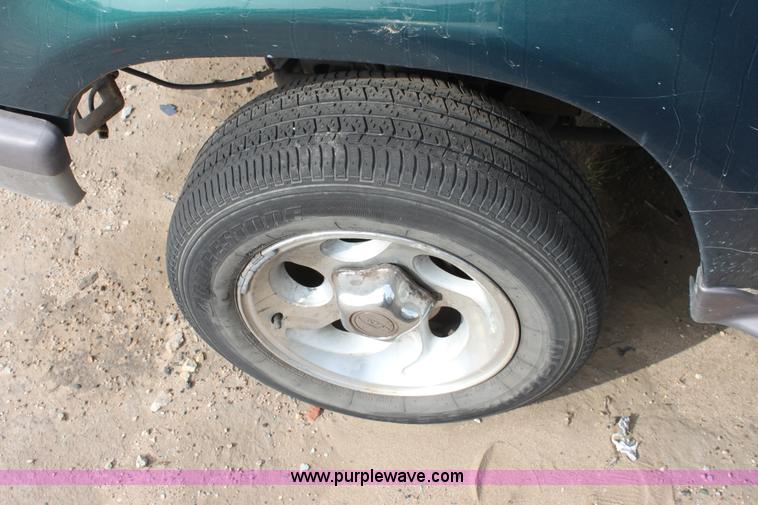 image for item E4261 1997 Ford Explorer SUV