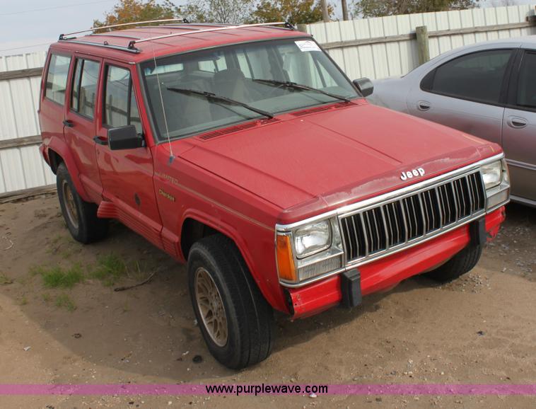 image for item E4263 1995 Jeep Chrokee Limited SUV