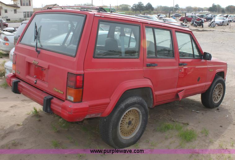 image for item E4263 1995 Jeep Chrokee Limited SUV