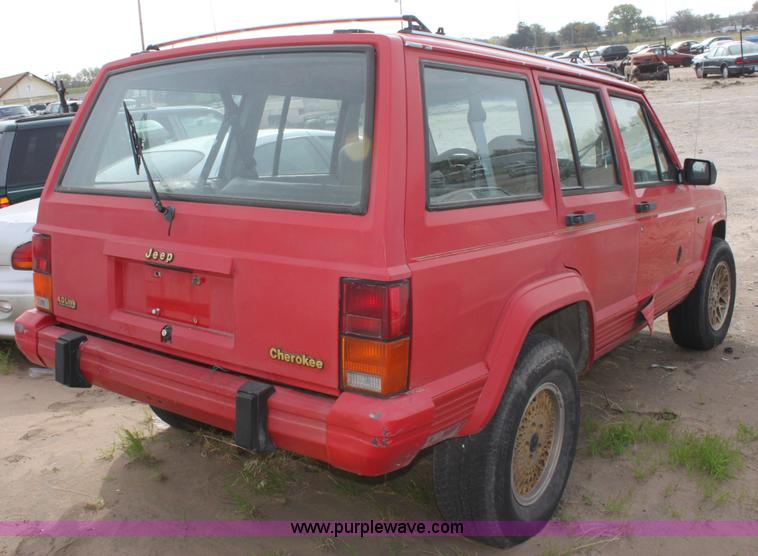 image for item E4263 1995 Jeep Chrokee Limited SUV