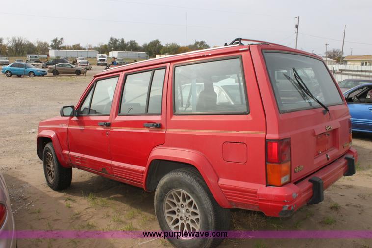 image for item E4263 1995 Jeep Chrokee Limited SUV