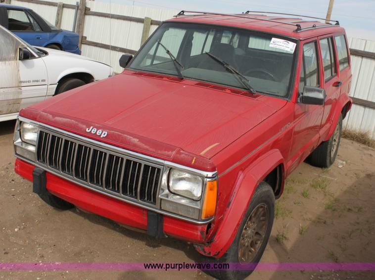 image for item E4263 1995 Jeep Chrokee Limited SUV