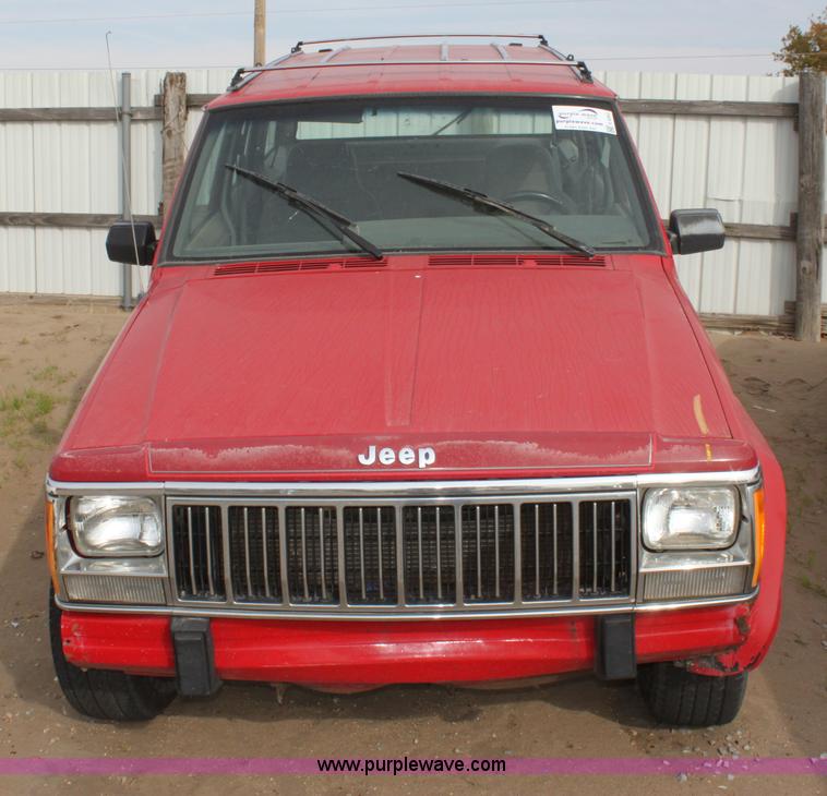 image for item E4263 1995 Jeep Chrokee Limited SUV