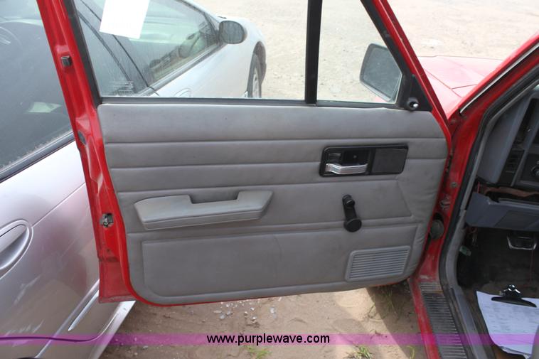 image for item E4263 1995 Jeep Chrokee Limited SUV