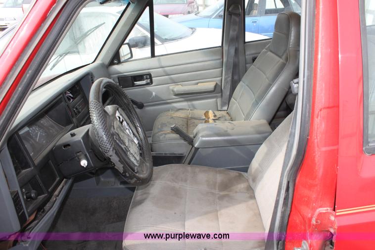 image for item E4263 1995 Jeep Chrokee Limited SUV