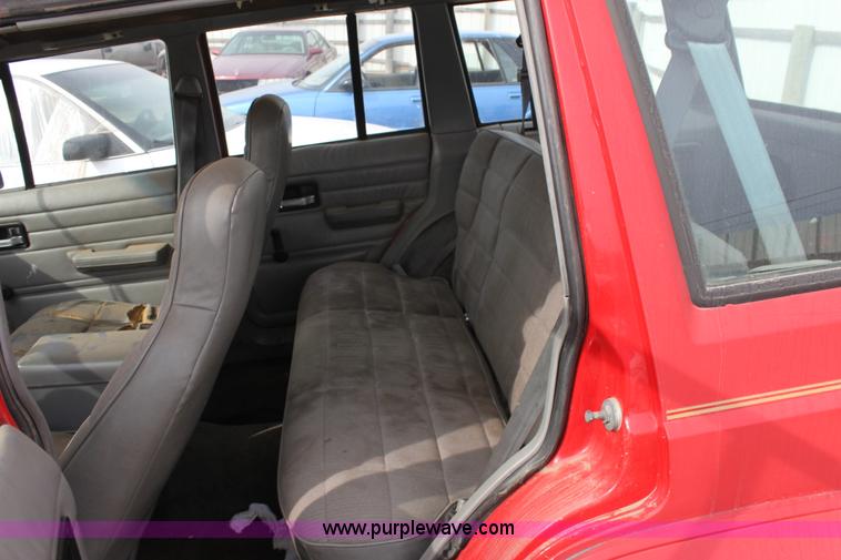 image for item E4263 1995 Jeep Chrokee Limited SUV