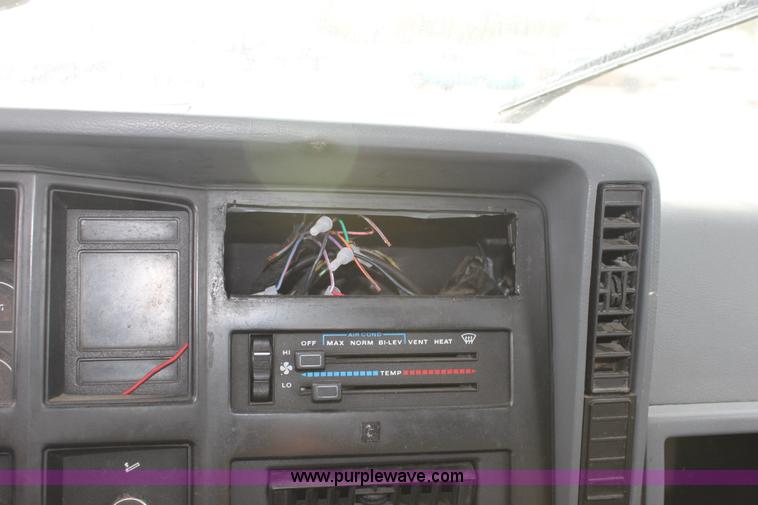 image for item E4263 1995 Jeep Chrokee Limited SUV