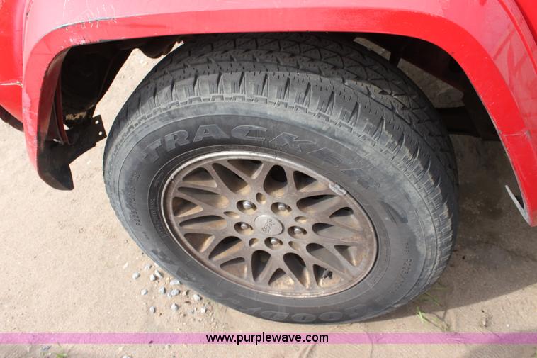 image for item E4263 1995 Jeep Chrokee Limited SUV