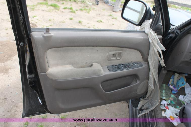 image for item E4265 2001 Toyota 4 Runner SR5 SUV
