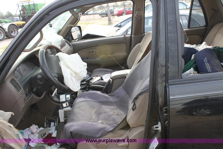 image for item E4265 2001 Toyota 4 Runner SR5 SUV