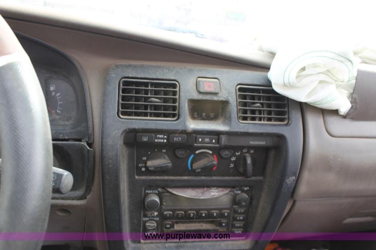 image for item E4265 2001 Toyota 4 Runner SR5 SUV