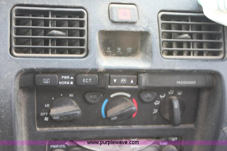 image for item E4265 2001 Toyota 4 Runner SR5 SUV