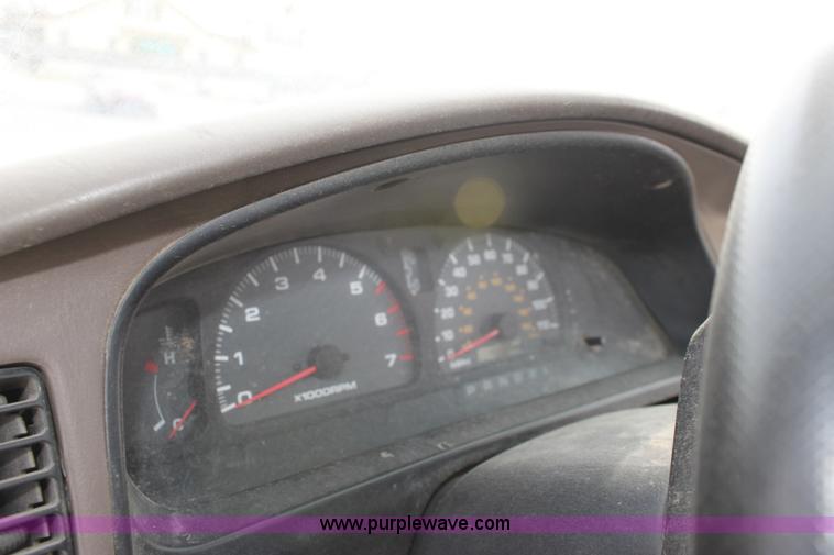 image for item E4265 2001 Toyota 4 Runner SR5 SUV